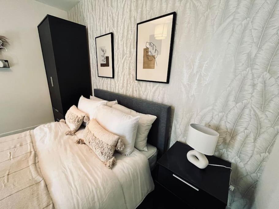Stunning One Bedroom Apartment In Old Trafford Manchester Buitenkant foto