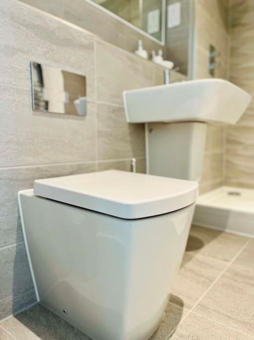 Stunning One Bedroom Apartment In Old Trafford Manchester Buitenkant foto